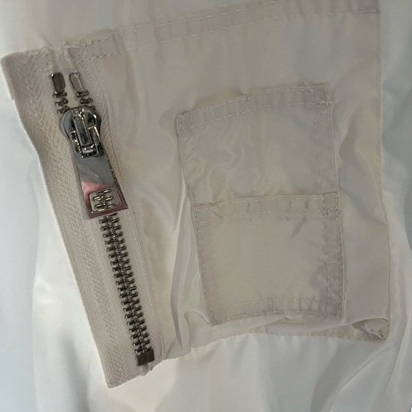 Meimej -Made in Italy. White Cotten Top with Unique Sleeve Detail - Picture 3 of 5